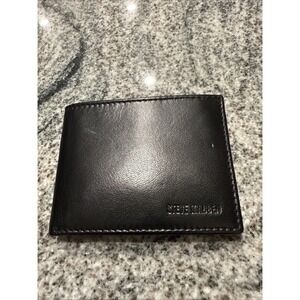 Steve Madden Men's Bi -‎ Fold Black Leather Wallet With Flip ID RFID Card Holder